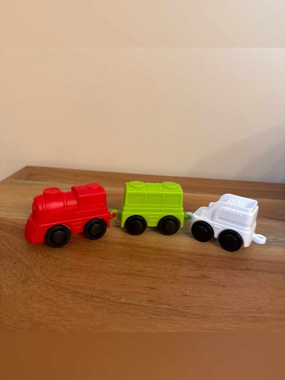 Step 2 My First Christmas Tree Replacement Plastic 3 Train Cars Green Red White